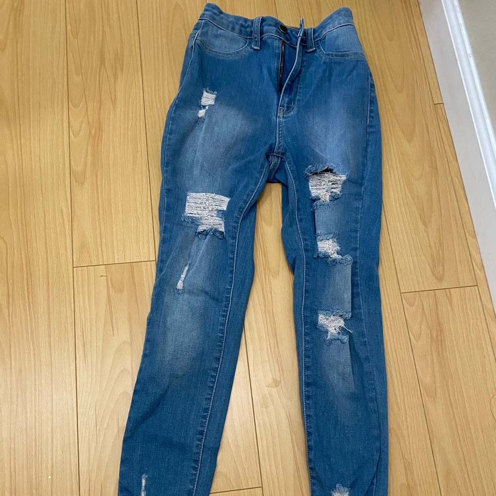 Fashion nova distressed  jeans size 1 NEW